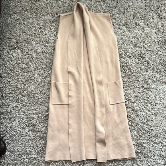 Tahari Women’s Chic Tan Sleeveless Long Soft Business Vest with Pockets Size SM - Picture 2 of 8